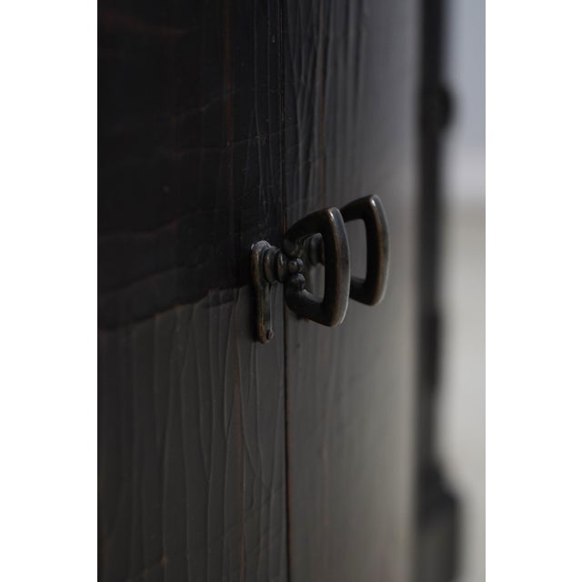 1990s Ethan Allen Chinoiserie Decorated 4 Drawer Console Cabinet For Sale - Image 5 of 12