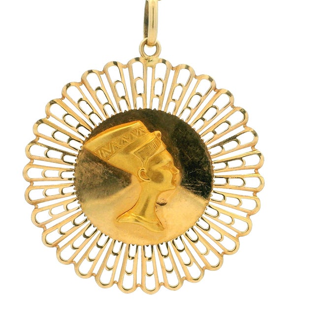 Metal Vintage Italian 18k Gold Nefertiti Egyptian Revival Pendant For Sale - Image 7 of 11