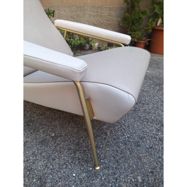 Dezza D.153.1 Armchair in Two-Tone Leather by Gio Ponti for Molteni, 1990s For Sale - Image 11 of 17