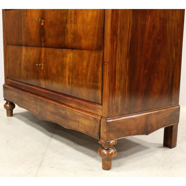Wood 19th Century Italian Chest of Drawers in Walnut For Sale - Image 7 of 11