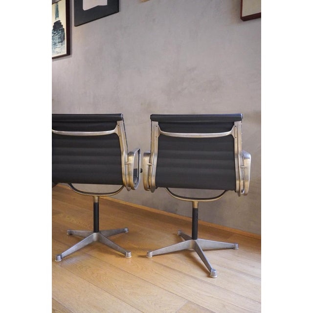 Set of EA108 Aluminum Chairs by Charles & Ray Eames for Herman Miller, 1960s For Sale - Image 5 of 18