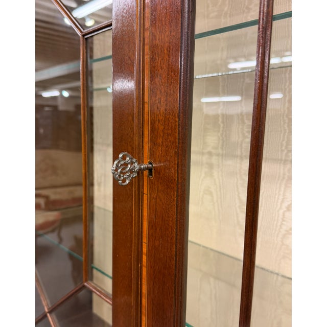 Wood Late 20th Century English Chippendale Style Mahogany Inlaid Lighted Bookcase Cabinet, Circa 1980 For Sale - Image 7 of 13