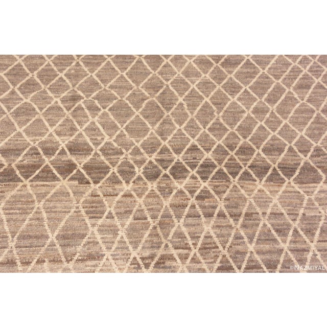 2020s Modern Room Size Grey Abrash Background Ivory Tribal Geometric Honeycomb Pattern Rug For Sale - Image 5 of 6