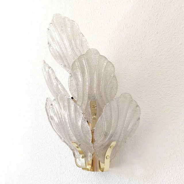 Large sconce in gilded metal and Murano glass, in the style of Orrefors or Mazzega. The glass is frosted with white glass...