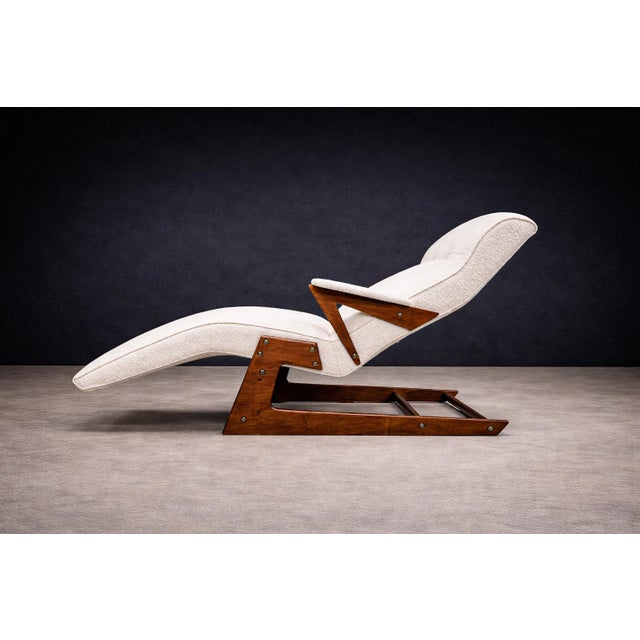 Sculptural Chaise Lounge in Solid Hardwood & Bouclé, Brazilian Modern, 1950s For Sale - Image 12 of 17