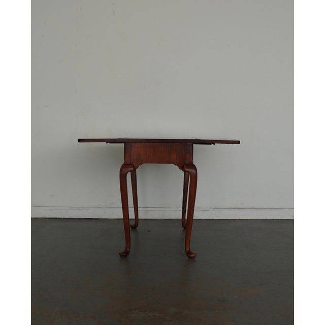 Queen Anne Vintage Hekman Queen Anne–Style Burl Drop-Leaf Side Table For Sale - Image 3 of 13