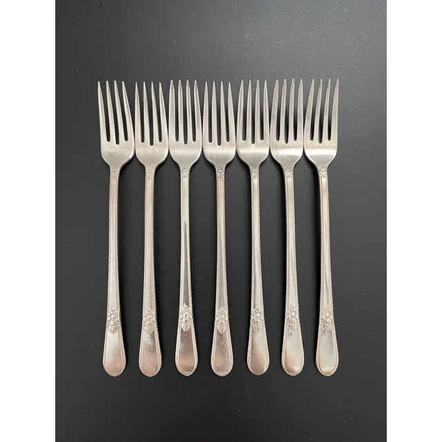Metal 83 Pieces 1847 Rogers Bros. Adoration 1930 Silverplate Flatware Set - Service for 7 For Sale - Image 7 of 18