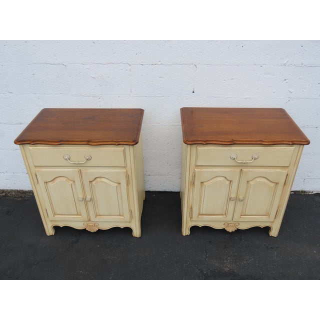 Traditional Ethan Allen Two Tone Large Nightstands Bedside End Tables a Pair 6902 For Sale - Image 3 of 18