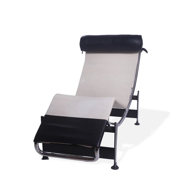 The iconic Chaise Longue B 306 by Le Corbusier, Pierre Jeanneret, and Charlotte Perriand for Cassina embodies pure...