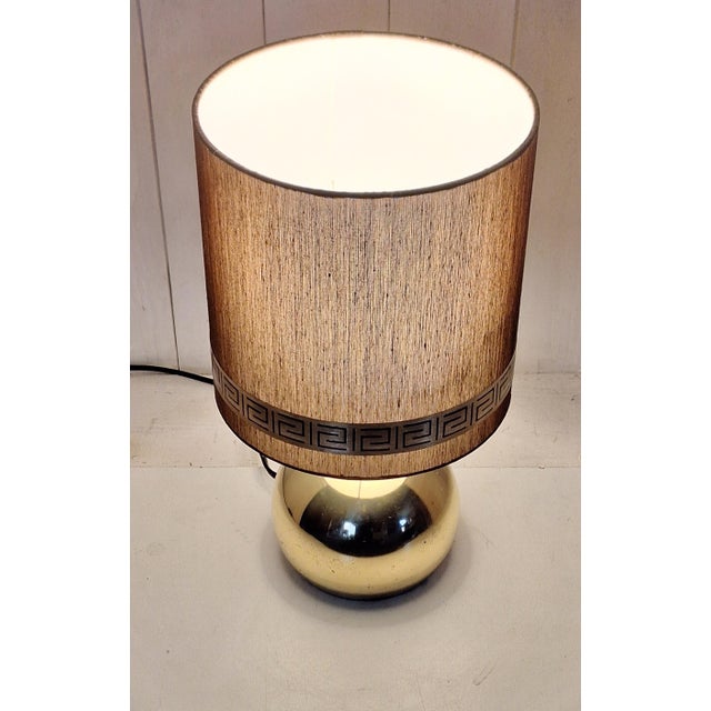 1980s Vintage Gilt Metal Ball Table Lamp with Brown Fabric Shade from Bewatt, 1980s For Sale - Image 5 of 8