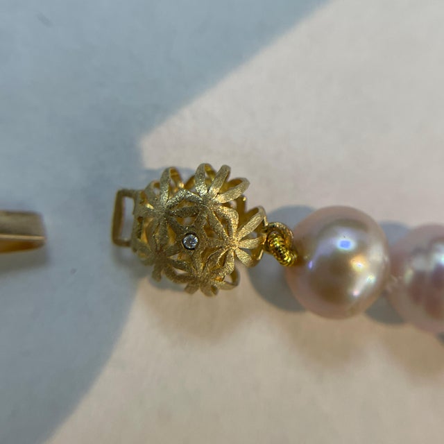 Early 21st Century Pink Pearl Single Strand Necklace With 14k Yellow Gold Clasp For Sale - Image 5 of 8