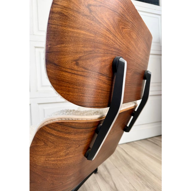 1970s Vintage Northfield Eames-Style Lounge Chair & Ottoman in Walnut & Ivory Bouclé For Sale - Image 5 of 16