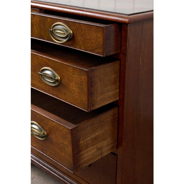 Early 18th Century Georgian Two Over Three Mahogany Chest of Drawers/Bedside For Sale In Charleston - Image 6 of 10