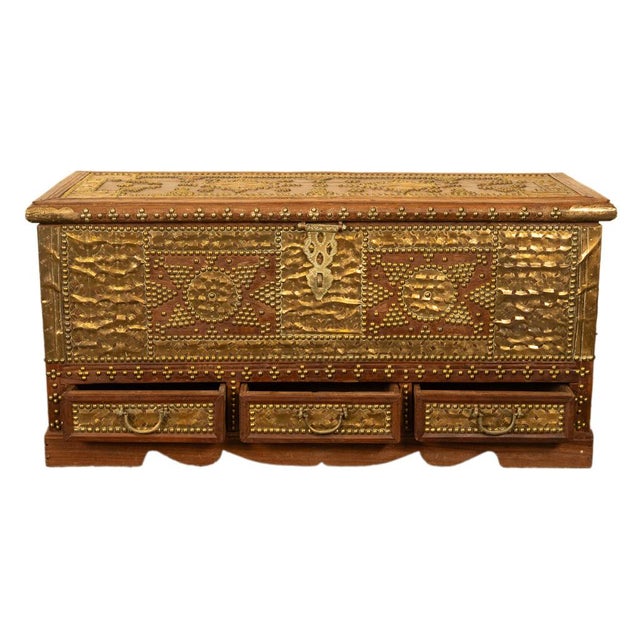 Antique 19thC Zanzibar Omani Teak & Brass Stud & Copper Clad Dowry Chest 1890 For Sale In Portland, OR - Image 6 of 18