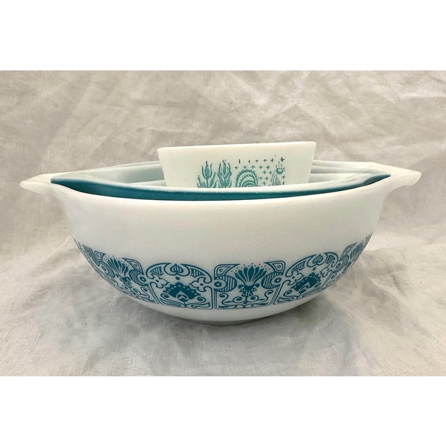 Mid-Century Modern Vintage Horizon Blue & Turquoise Pyrex Set of 4 For Sale - Image 3 of 7