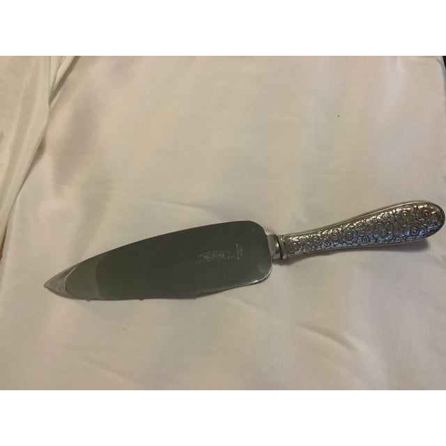 Mid 20th Century Vintage Hunt Silver Co. Repousse Cake Server For Sale - Image 5 of 7