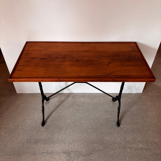 Wooden Bistro Table with Metal Legs, in Very Good conditions. Designed 1960 to 1969
