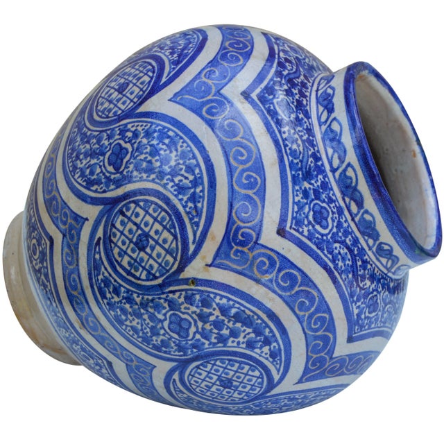 Blue Arabesque-Patterned Vase For Sale In New York - Image 6 of 9