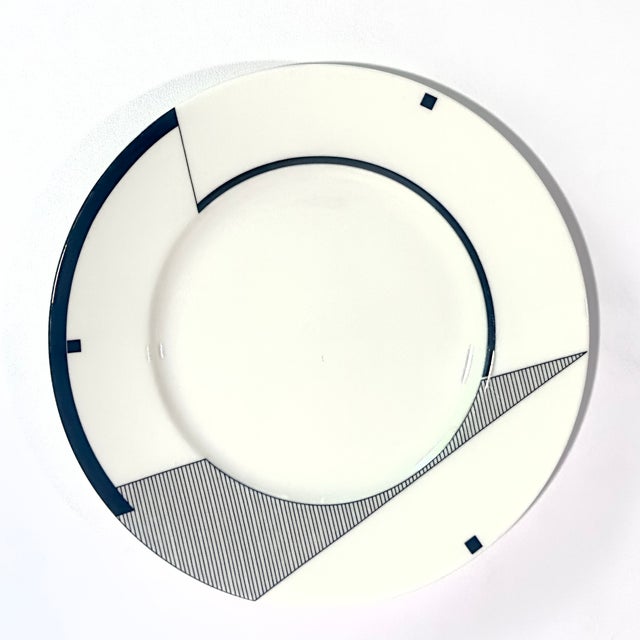 Glorious Postmodern Black & White Geometric ‘Angles’ Dinner & Side Plates by Christopher Stuart Circa 1995 - Place Settings for 4 / 8 Pieces For Sale In Miami - Image 6 of 13