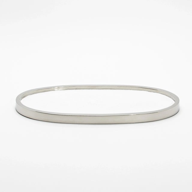 The Kifu Paris Oval Tray in white shagreen with polished stainless steel is a stunning fusion of modern luxury and...