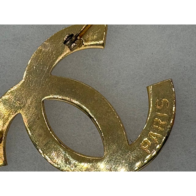 Gold Vintage Gold Tone Metal Interlocking CC Brooch With Paris Stamp For Sale - Image 8 of 10