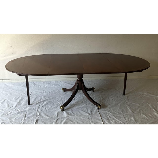1980s Baker Furniture “Historic Charleston Collection” Georgian Banded Mahogany Pedestal Extension Dining Table, With Felt-Backed Custom Table Pads. For Sale In Dallas - Image 6 of 16