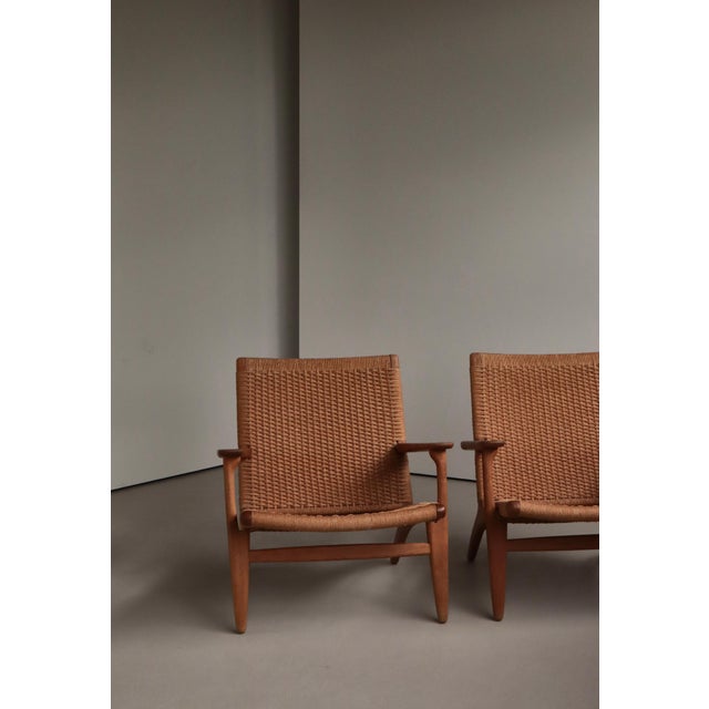 Early Edition CH25 Lounge Chairs in Oak and Papercord by Hans J. Wegner, 1960s, Set of 2 For Sale - Image 6 of 18