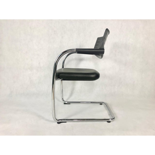 Model designed for Vitra by Antonio Ciccerio in 1992. Chair in stackable version (one chair goes into another). Visavis is...