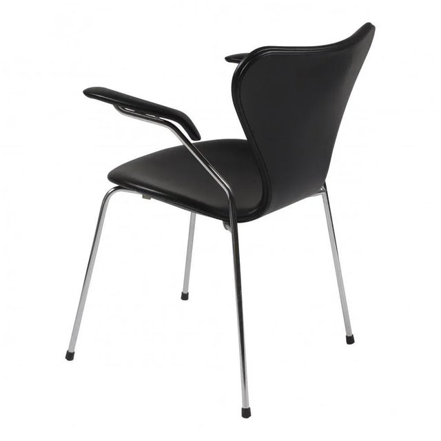 Fritz Hansen 3207 Armchair in Black Leather by Arne Jacobsen for Fritz Hansen For Sale - Image 4 of 5