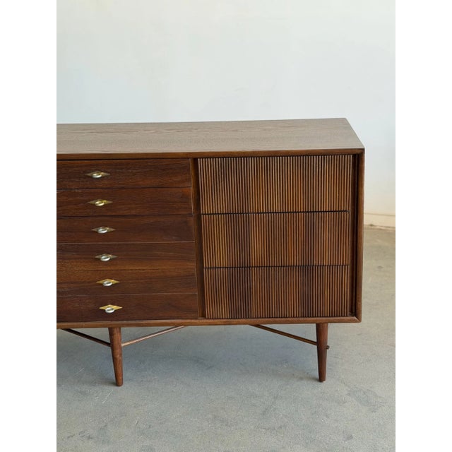 Mid 20th Century Walnut Ten Drawer Dresser by American of Martinsville For Sale In Los Angeles - Image 6 of 14