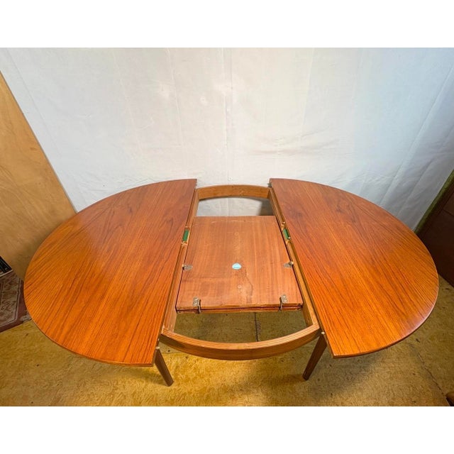 Mid-Century Teak Round Extending Dining Table from Nathan, 1960-1970 For Sale - Image 6 of 12