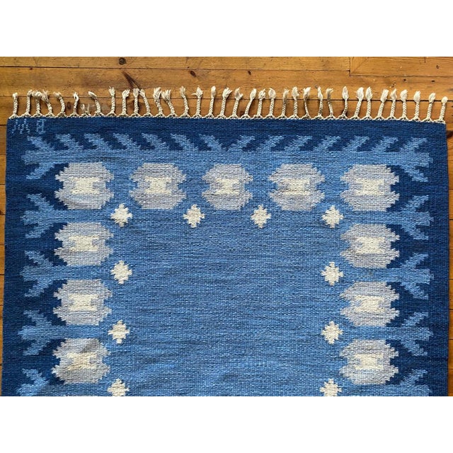 Scandinavian Modern Blue Rölakan Flatweave Rug by Berit Koenig Woelfer, Sweden, 1960s For Sale - Image 13 of 16