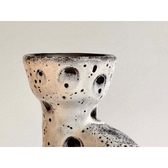 Mid-Century Modern Ceramic Jug Vase with Crater-Like Structure and Graphic Decor, Germany / GDR, 1970s For Sale - Image 3 of 12