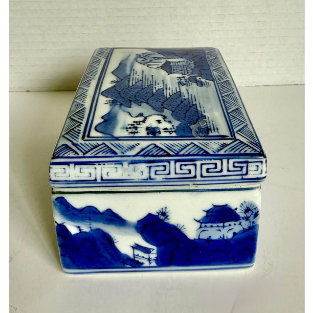 Late 20th Century Vintage Blue & White Chinoiserie Porcelain Lidded Trinket Box With Landscape Scene For Sale - Image 5 of 9