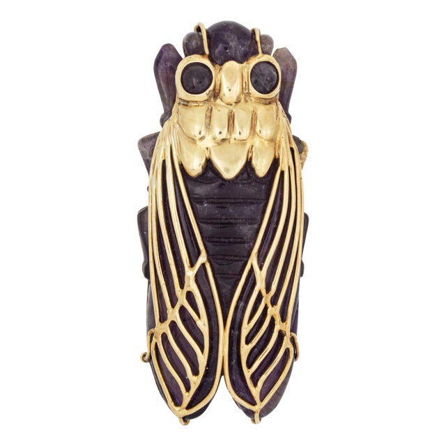 Vintage 1960s Cicada Pendant Carved Amethyst 14k Yellow Gold Statement For Sale