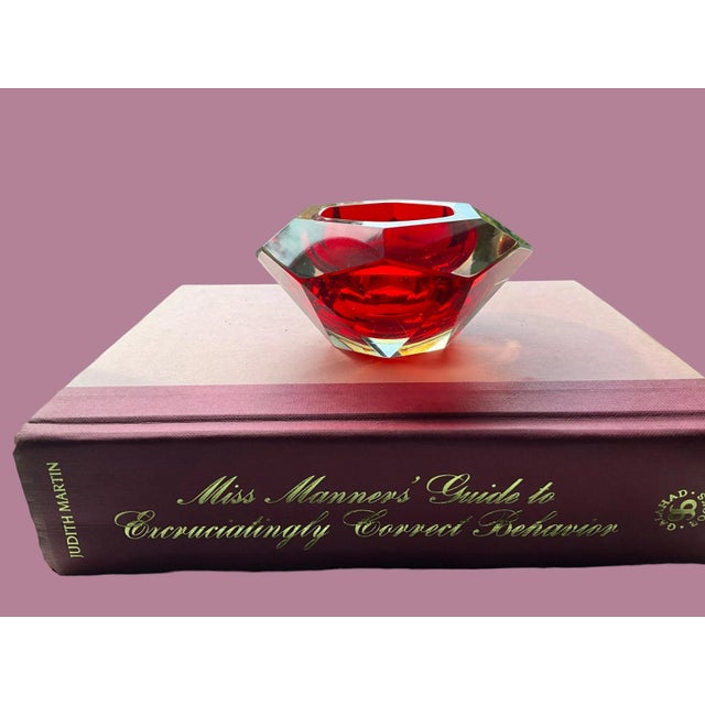 Italian 1970s Mandruzzato Italian Handblown Murano Faceted Diamond Cut Bowl For Sale - Image 3 of 11