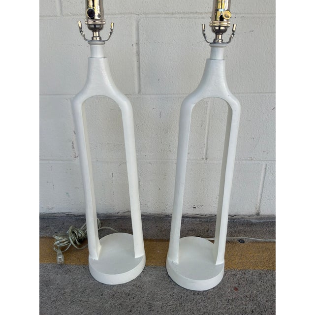 Stylish Currey & Co Modern Tall Metal Lamps White Finish - Pair. Silver hardware. Showroom floor sample.