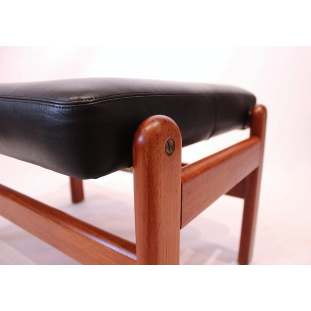 Wood Set of Danish Leather & Teak Lounge Chair & Footstool by Jørgen Bækmark for FDB, 1960s For Sale - Image 7 of 12
