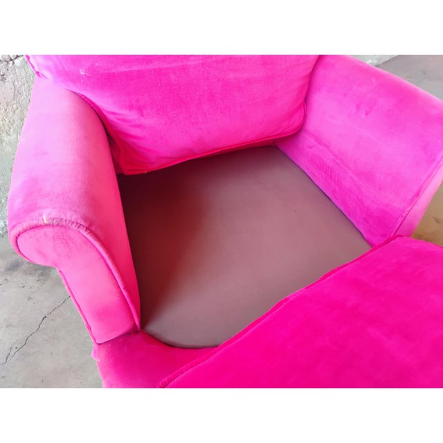 1950s Vintage Hollywood Regency Pink Velvet Armchair & Ottoman With Ruffle Skirt For Sale - Image 4 of 7