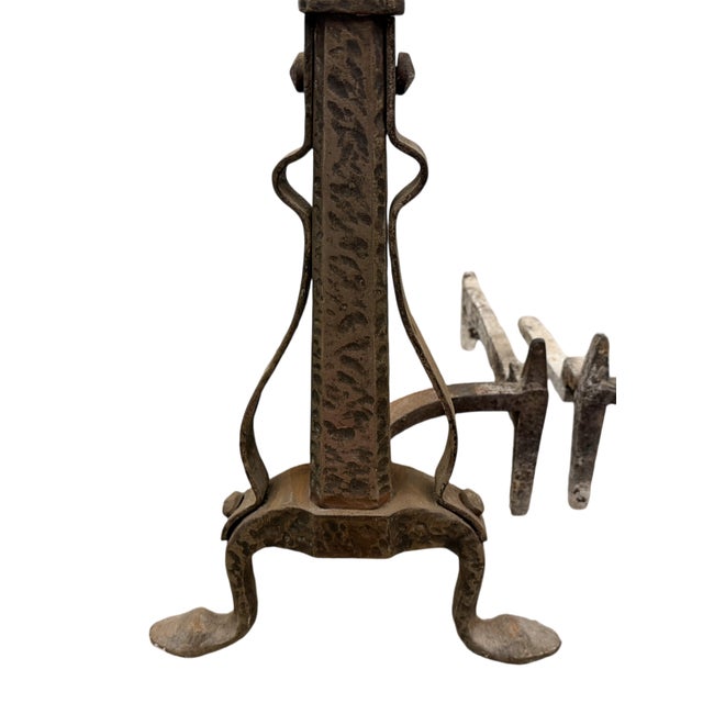 American Antique Arts & Crafts Bradley & Hubbard Floral Medallion Cast Iron Andirons – Pair (C. 1890–1920) For Sale - Image 3 of 8