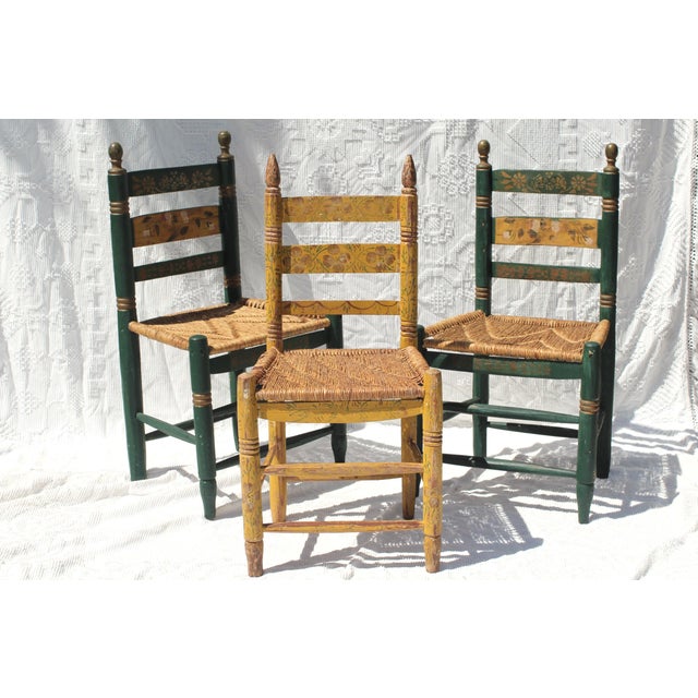 1930s Pair of Mexican Folk Art Chairs in Green From the 1930s For Sale - Image 5 of 12