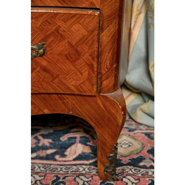1930s 1930s French Louis XV Style Tulipwood Commode For Sale - Image 5 of 10