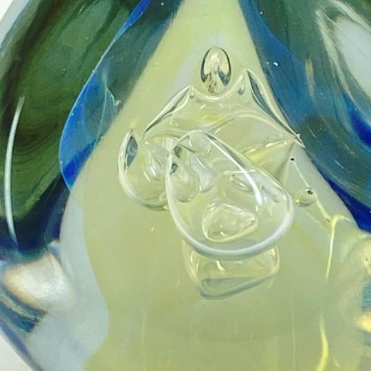1990s Robert Eickholt Egg Paperweight 3-Sided Opalescent Glows 4.5” Vintage Signed For Sale - Image 11 of 18