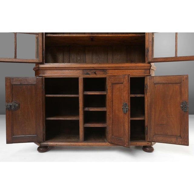 Early 18th Century German Vitrine Cabinet, 1730s For Sale - Image 6 of 18