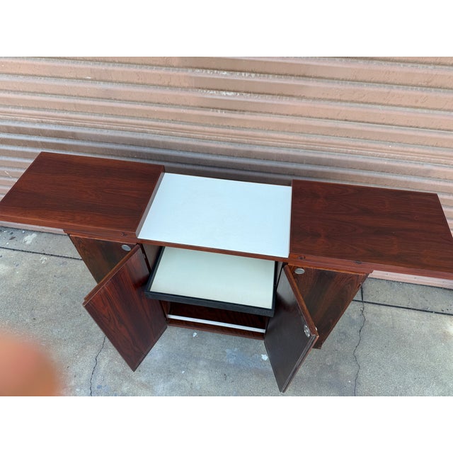 Vintage Mid Century Modern Brazilian Rosewood Dry Bar From Dyrlund For Sale In Los Angeles - Image 6 of 9