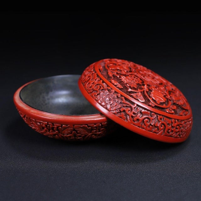 Chinese Red Cinnabar Lacquer Carved Lidded Box For Sale - Image 10 of 10