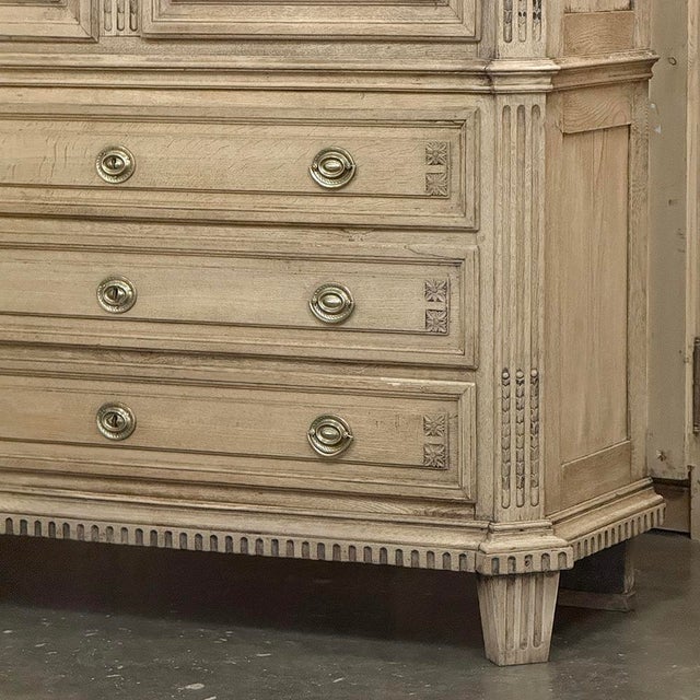 18th Century Dutch Louis XVI Period Stripped Oak Linen Press For Sale - Image 10 of 18
