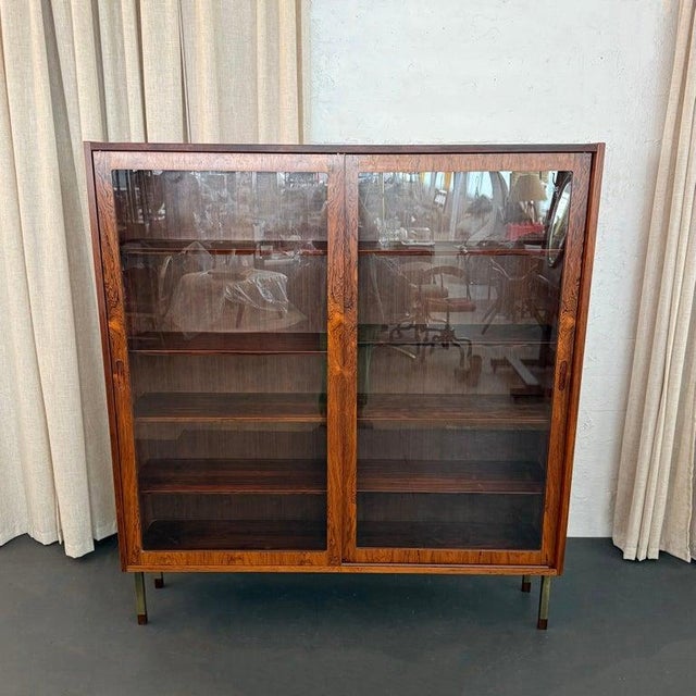 Mid-Century Modern 1960s Danish Modern Rosewood Glass Front Display Cabinet Bookcase by Poul Hundevad For Sale - Image 3 of 12