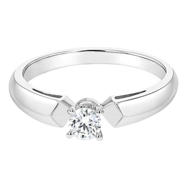 Quarter Carat Round Solitaire Diamond Engagement Ring, Size 8 For Sale