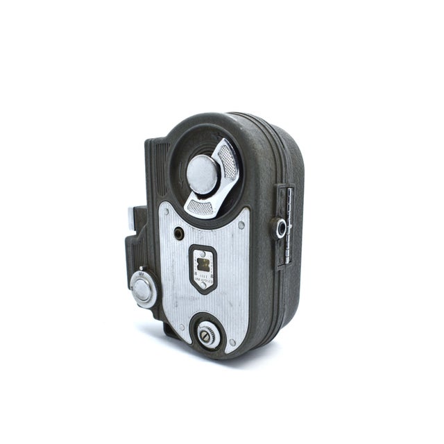 1946 Cinemaster II Model G-8 8mm Universal Film Camera For Sale - Image 4 of 8